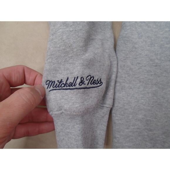 Chicago Bears Sweatshirt Mens Large Gray Blue Crew Neck Throwbacks NFL Football - Picture 3 of 12